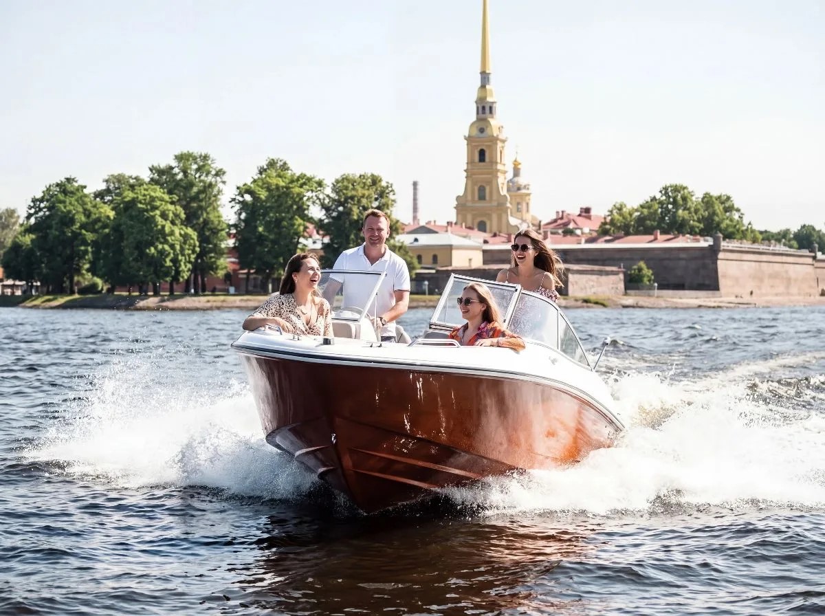 Аренда катера «Сабай» с капитаном со скидкой до 37%