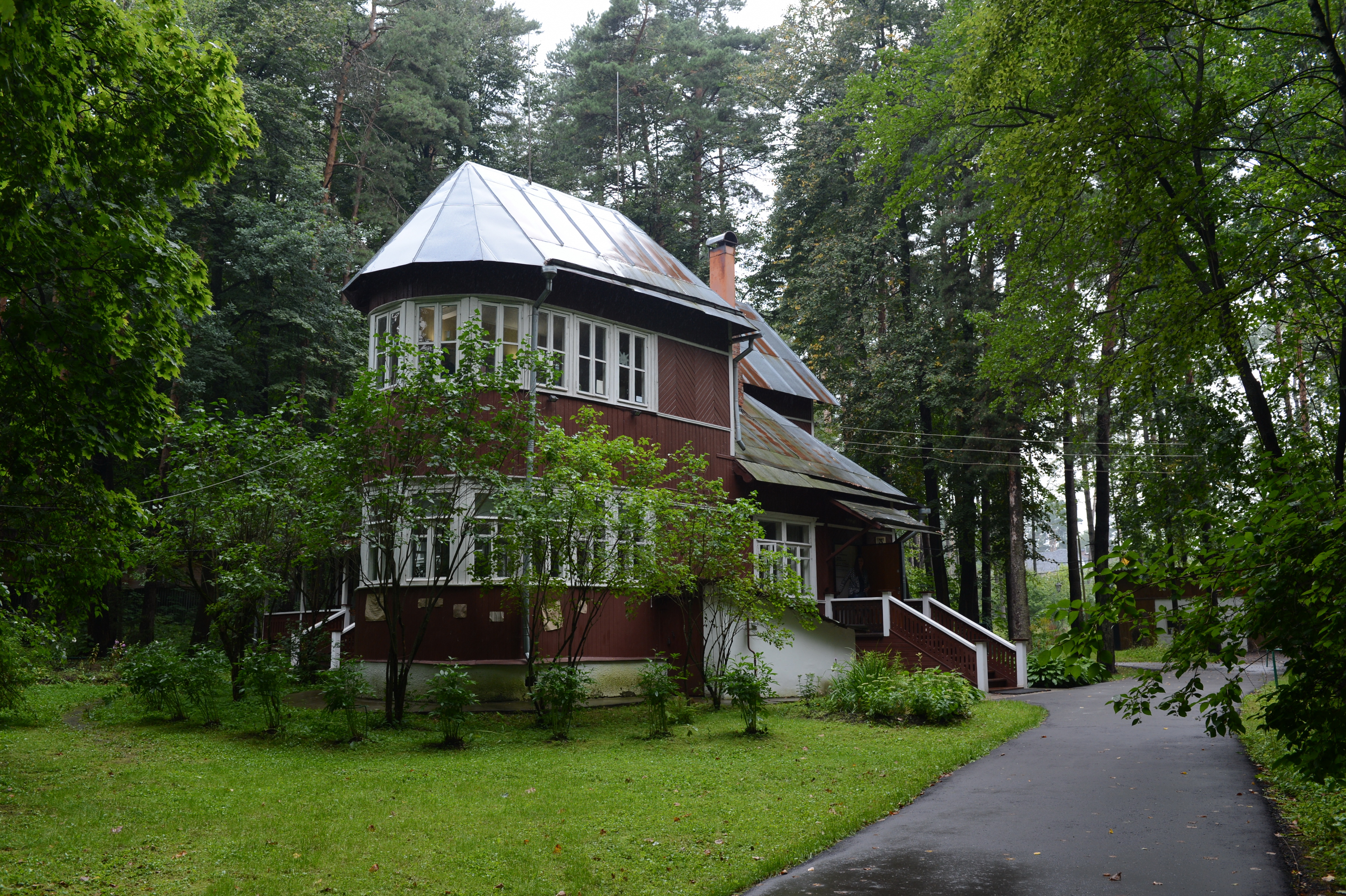 Автобусная экскурсия «Переделкино. История поверх заборов»