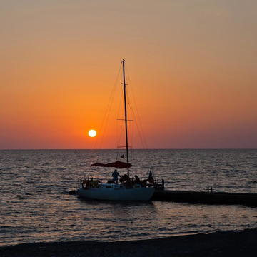 Морская прогулка на парусной яхте из Адлера и Сочи