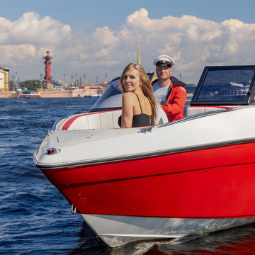 Аренда катера «Стремительный» с капитаном со скидкой 20%