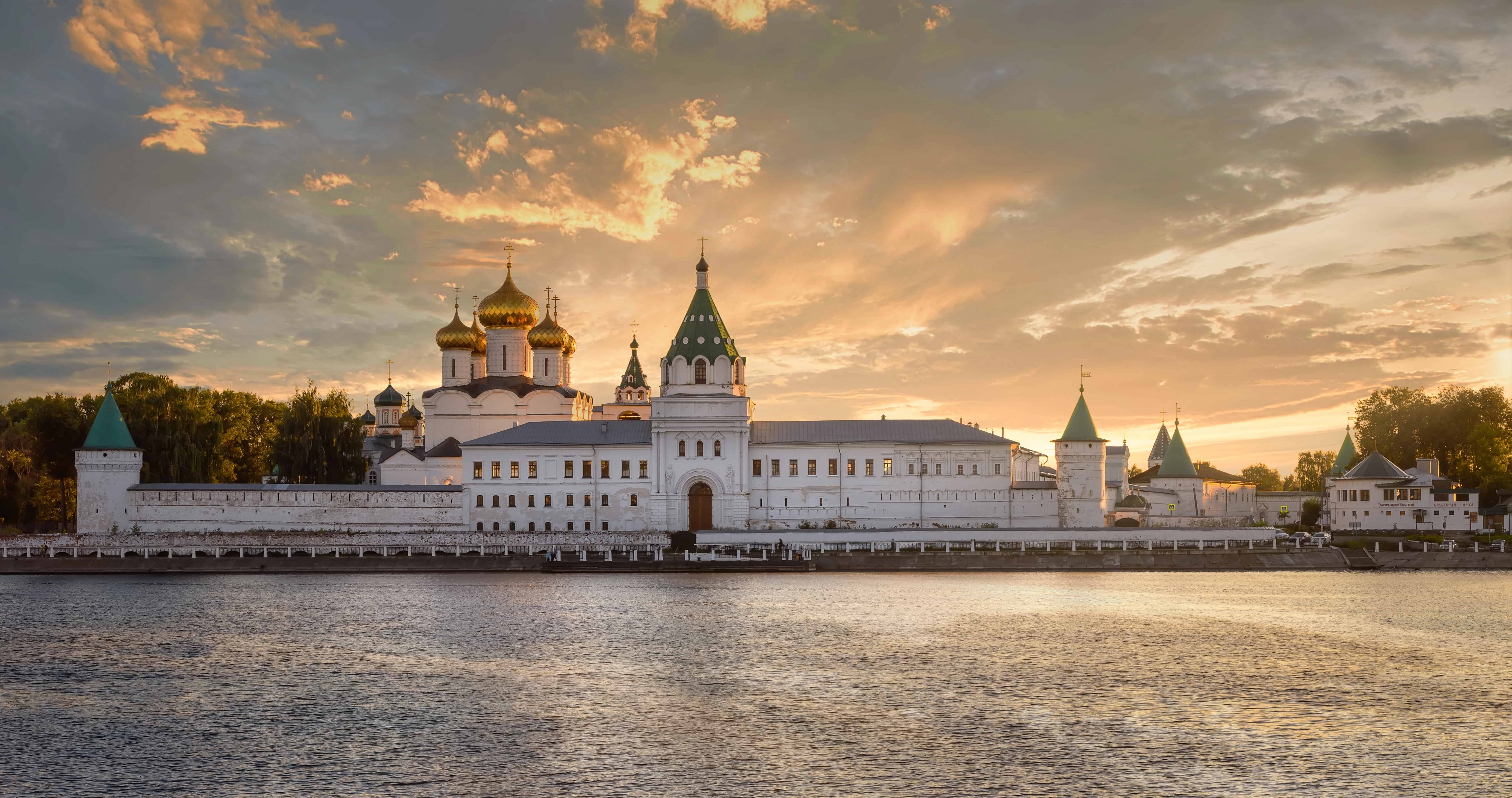 Знаменитые монастыри России: куда поехать, чтобы ощутить благодать