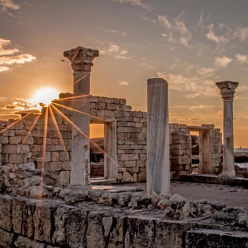 Автобусно-пешеходная экскурсия «Старый и Новый Херсонес» со скидкой до 21%