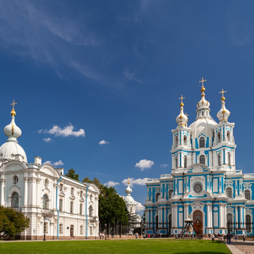 Обзорная экскурсия по Санкт-Петербургу с посещением смотровой площадки Смольного собора со скидкой 43%