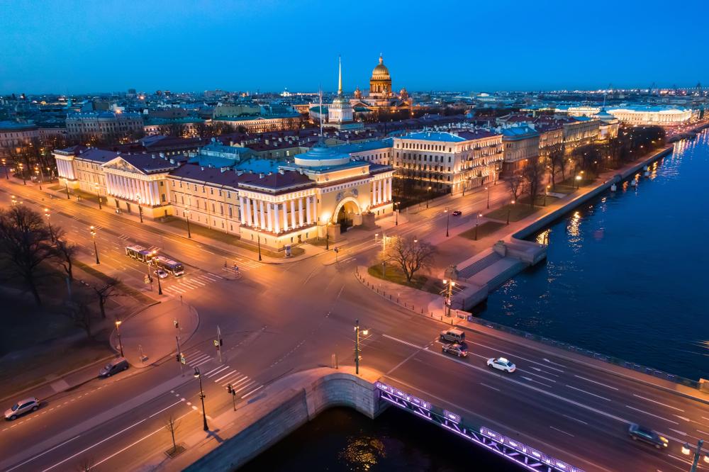 Ночь музеев в СПб 2026: бесплатные автобусы и работа метро