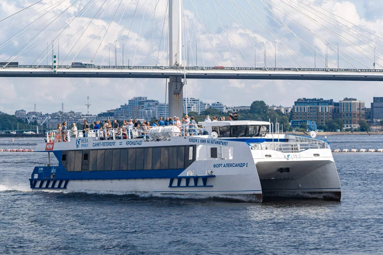 Поездка на скоростном катамаране «Котлин» из Санкт-Петербурга в Кронштадт