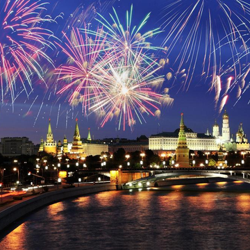 Просмотр салюта 9 мая с борта теплохода от Кремля