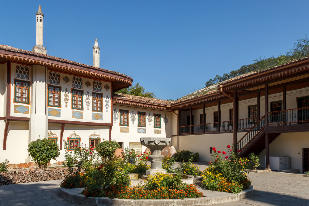 Автобусно-пешеходная экскурсия «Крымское Ханство и лавандовые поля»