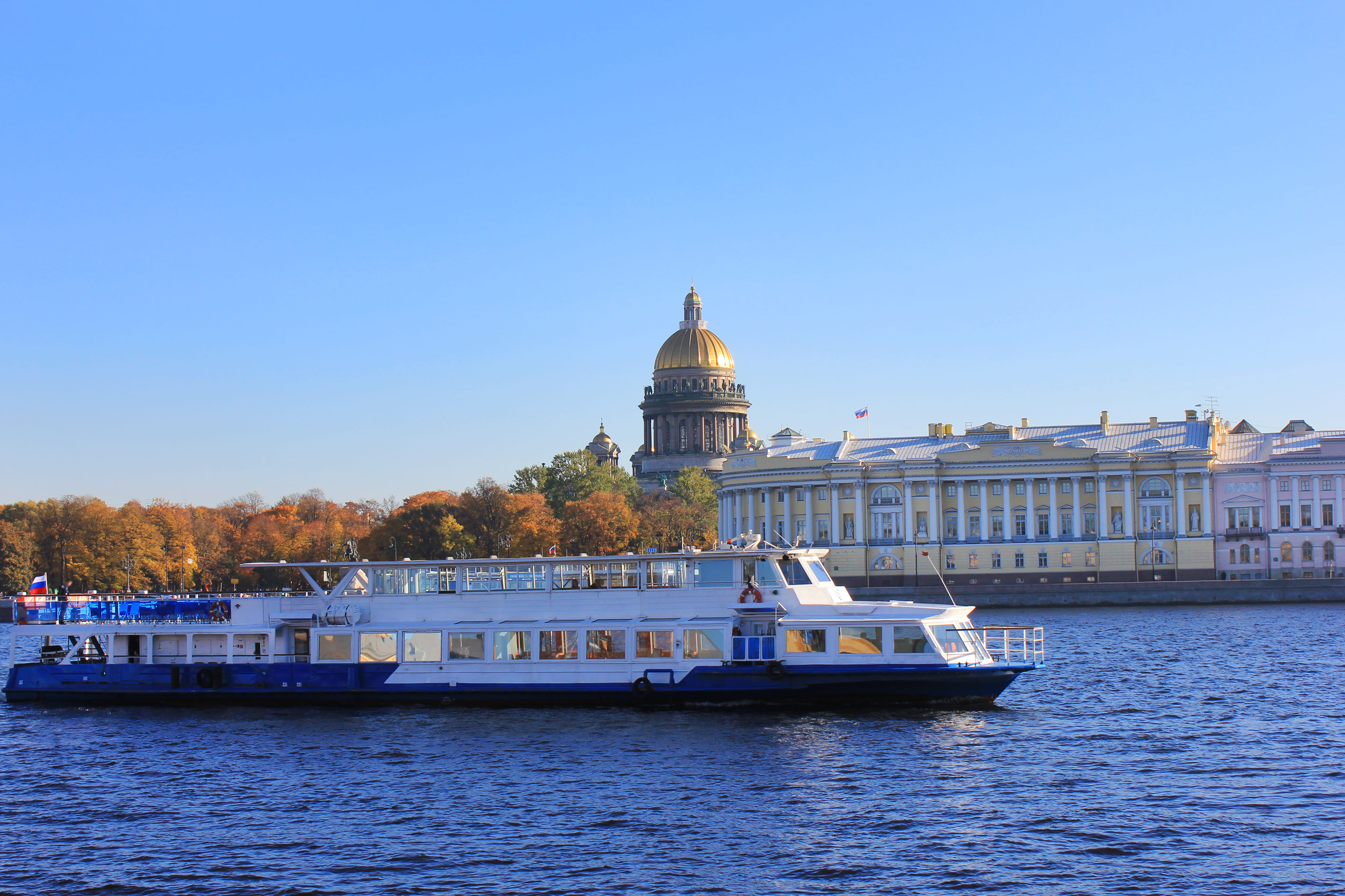 Дневная обзорная экскурсия по Санкт-Петербургу на двухпалубном теплоходе Дневная обзорная экскурсия по Санкт-Петербургу на двухпалубном теплоходе со скидкой до 73%