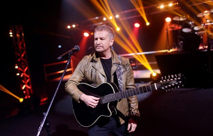 Леонид Агутин спел на борту самолёта