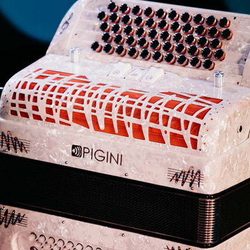 Концерт при свечах «Свидание в Париже» со скидкой 40%