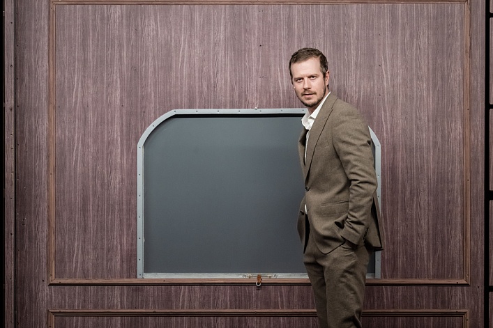 «Я вообще в кино пошёл, чтобы привлечь зрителей в Александринку»: творческий путь Тихона Жизневского