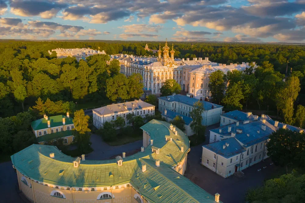 Автобусная экскурсия в Пушкин с посещением Екатерининского и Александровского дворцов со скидкой до 37%