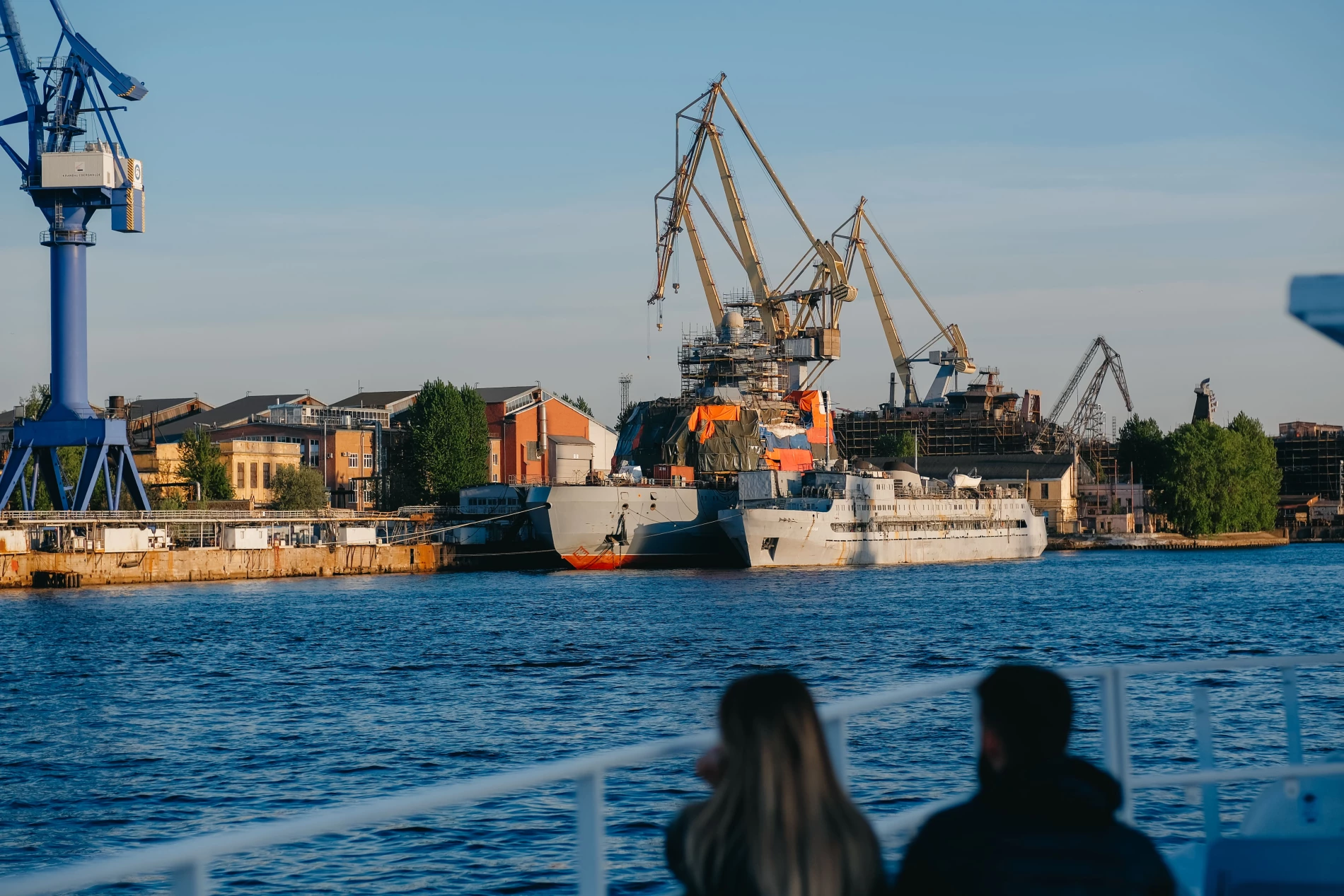 Трансфер Севкабель Порт на двухпалубном теплоходе