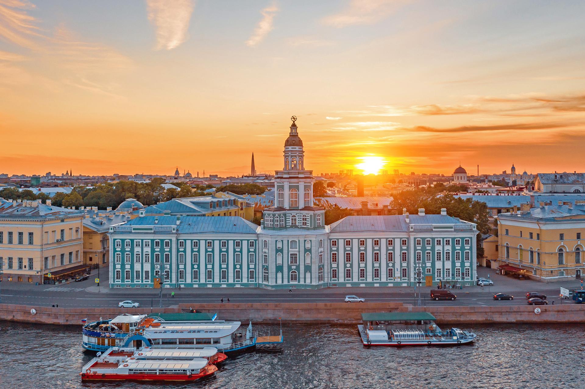 Обзорная экскурсия по Петербургу с посещением Кунсткамеры со скидкой до 47%