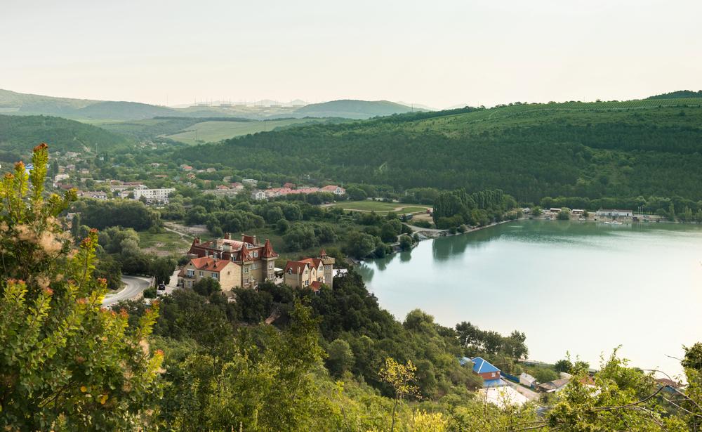 Абрау-Дюрсо: экскурсии и чем заняться в 2025