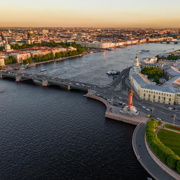Большое петербургское кольцо – речная прогулка по Граду на Неве с авторской экскурсией и живой музыкой в тёплом салоне теплохода со скидкой до 67%