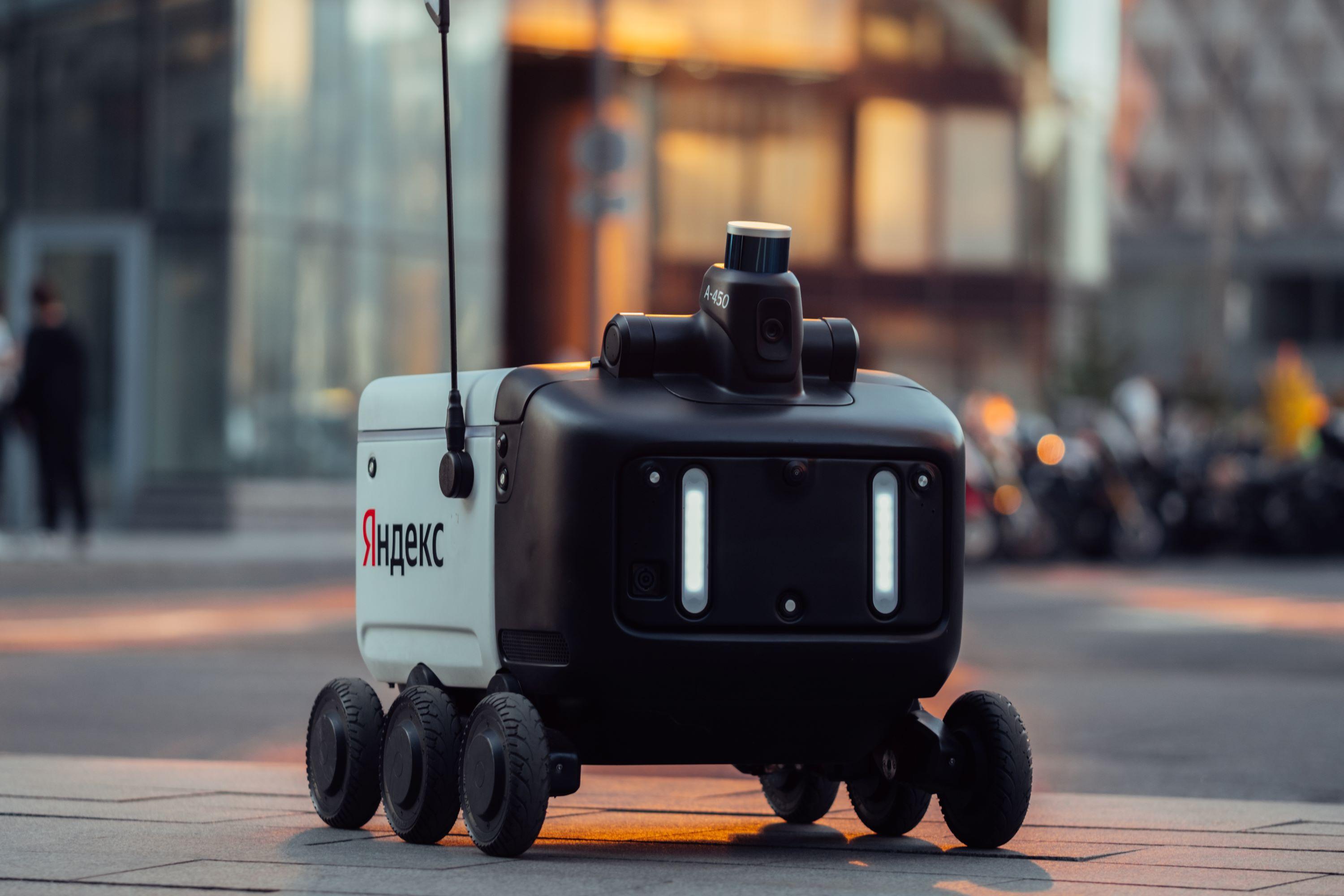 В Петербурге появились роботы-курьеры