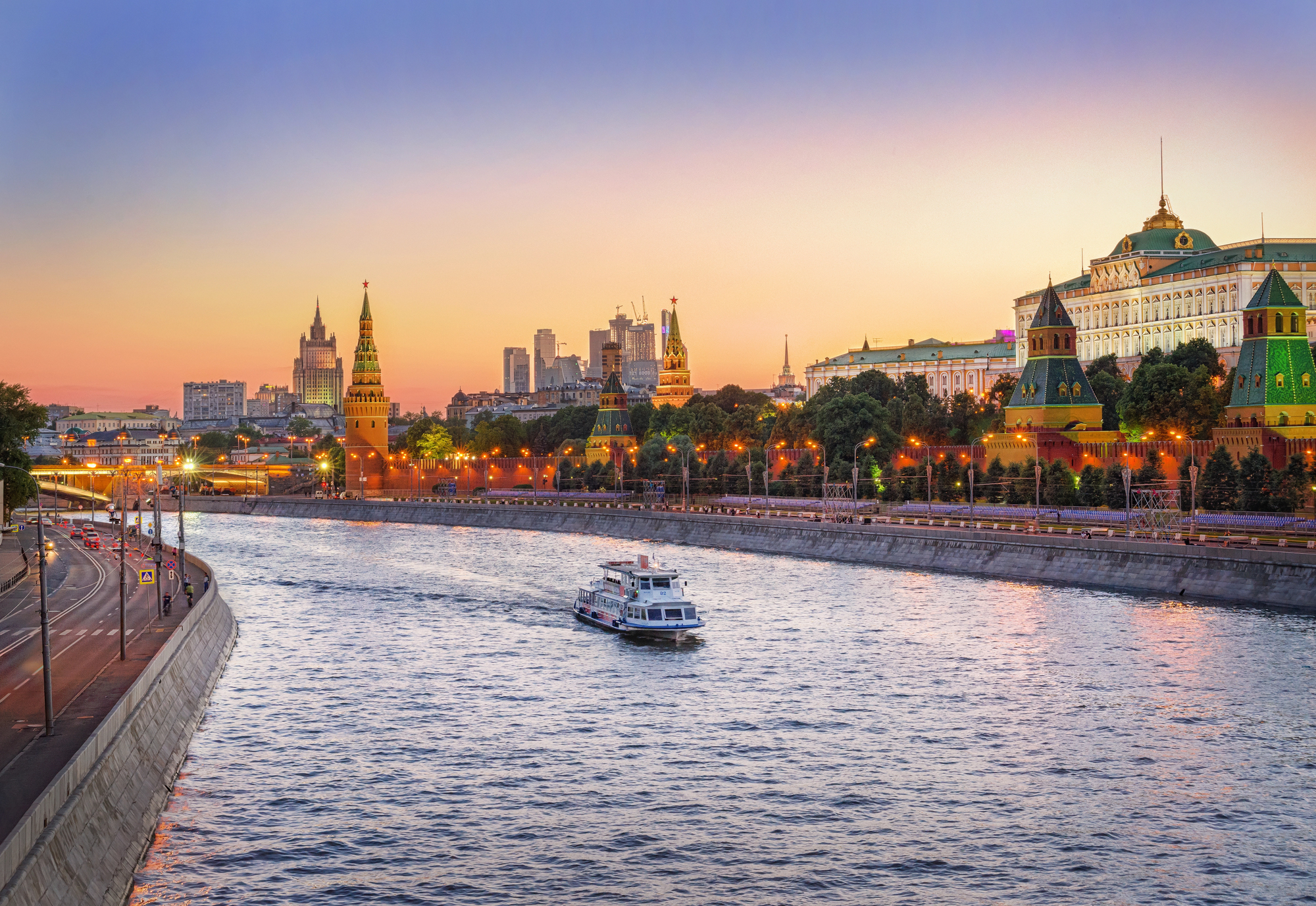 Прогулка на первом электрическом судне-ресторане