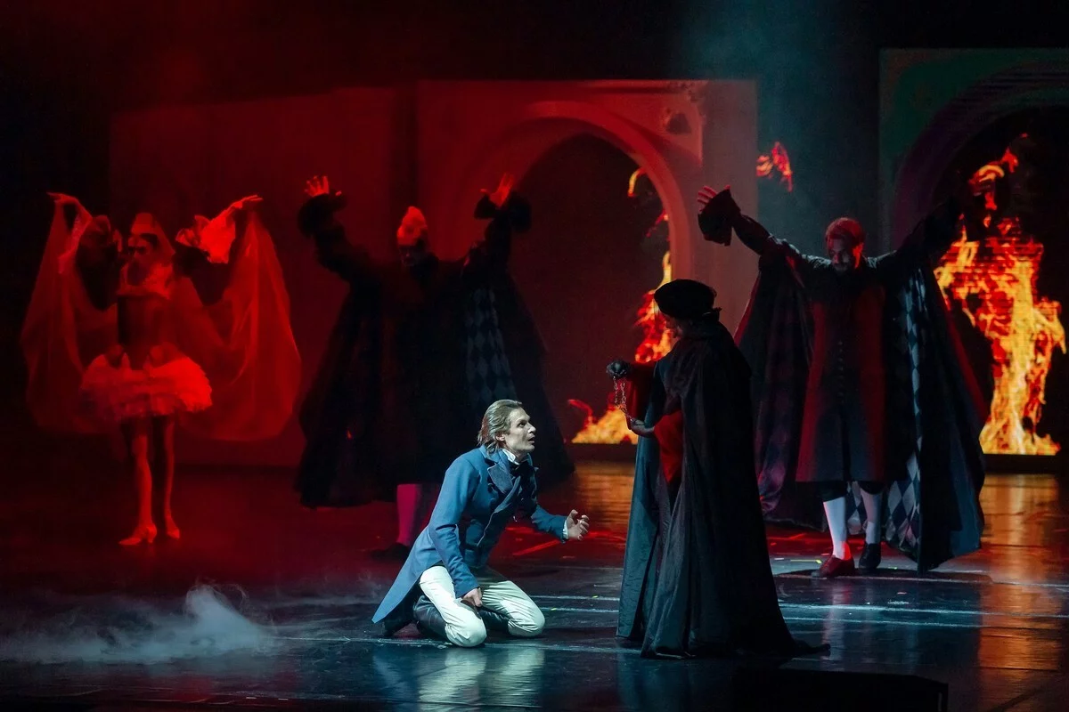 Театральный гороскоп: звёзды помогают выбрать спектакль