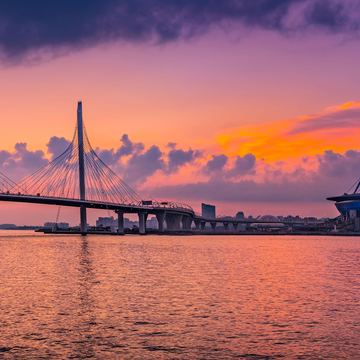 Панорамный круиз по Финскому заливу на закате на двухпалубном теплоходе с саксофоном со скидкой 43%