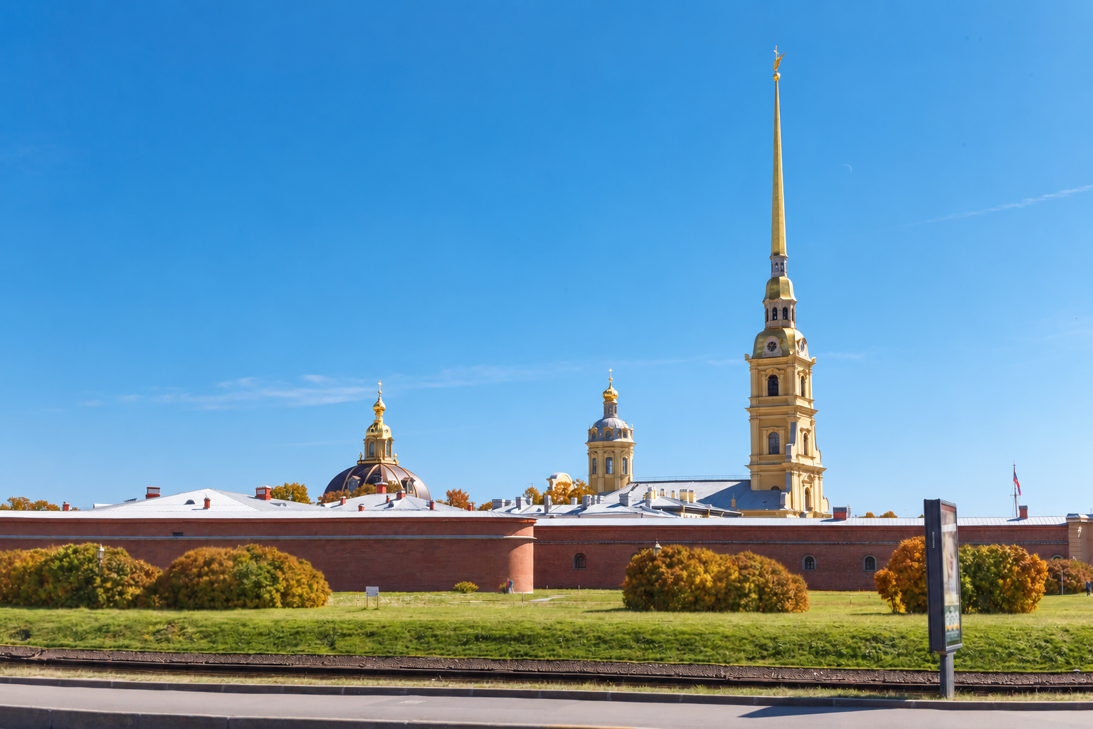 Автобусная обзорная экскурсия с посещением Петропавловской крепости со скидкой до 60%