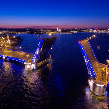 Ночная водная комбо-экскурсия «Весь Петербург» на теплоходе под разводными мостами со скидкой 36%