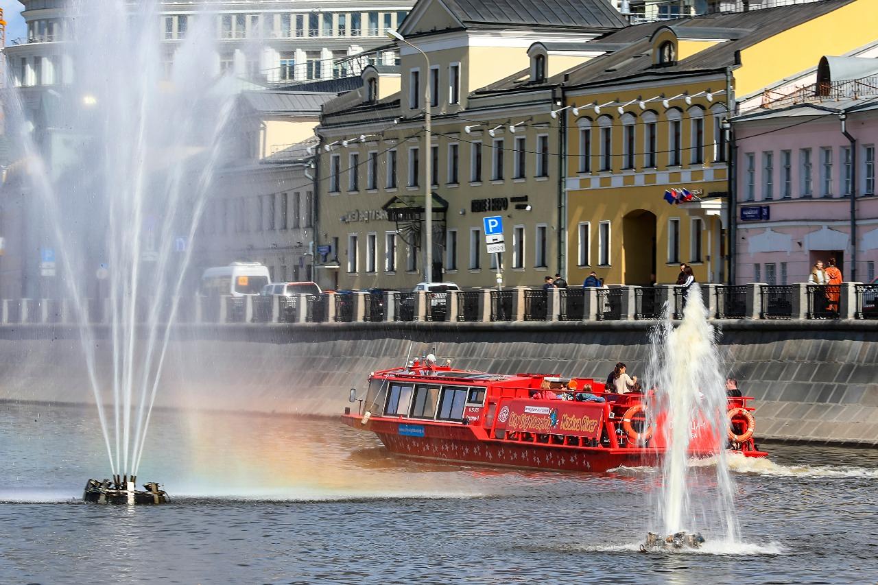 Речная прогулка по центру Москвы вокруг Золотого острова от причала «Третьяковский»