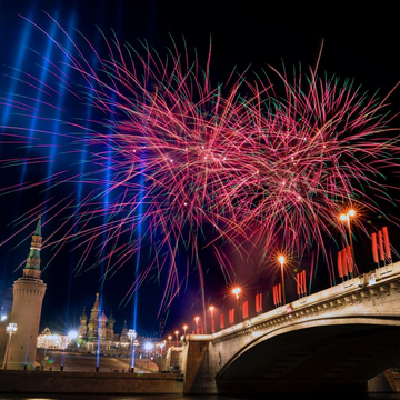 Круиз по центру Москвы с просмотром салюта в День Победы