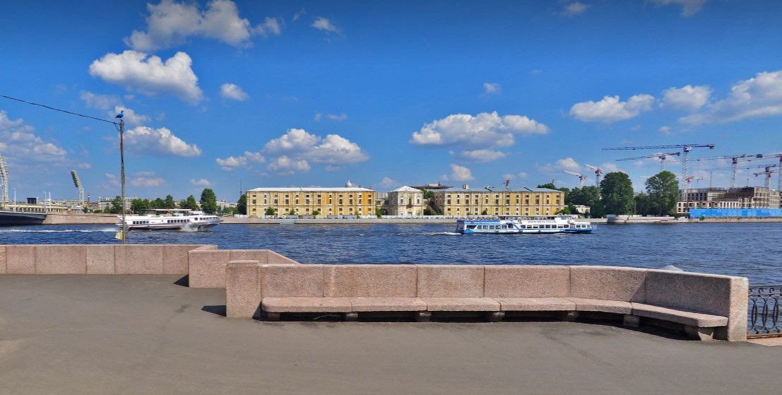 Причал на набережной Макарова, 20