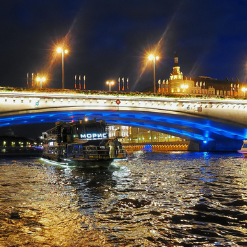 «Вечерний музыкальный круиз» с живой музыкой и диджеем на теплоходе