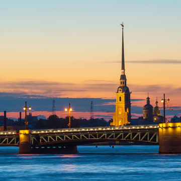 Экскурсия «Визит в ночную крепость» с прогулкой на теплоходе и просмотром разводных мостов