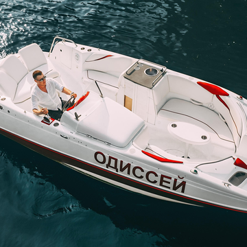 Аренда катера «Одиссей» с капитаном со скидкой до 28%