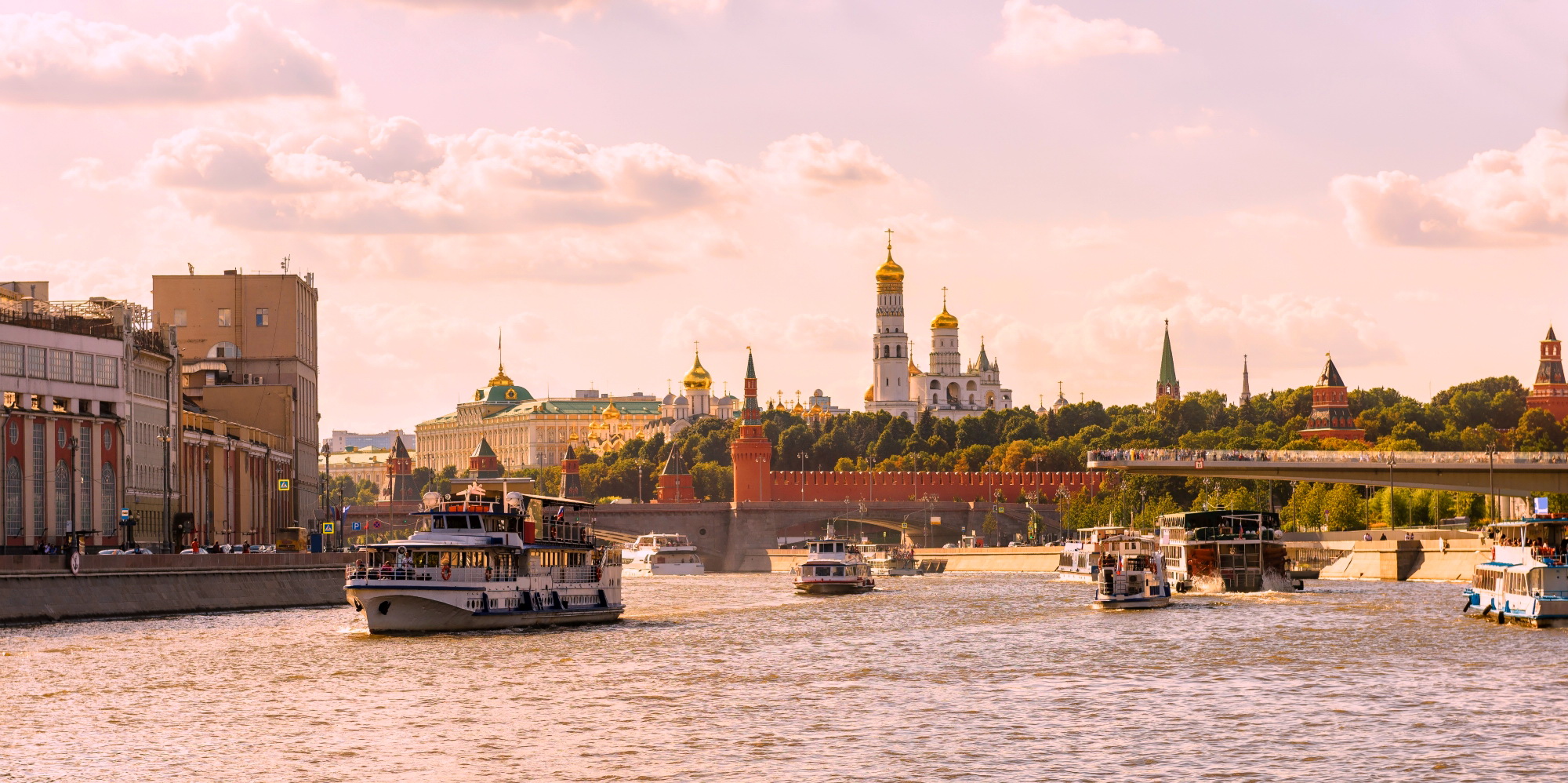 Круговая речная прогулка по центру Москвы от Парка «Зарядье»