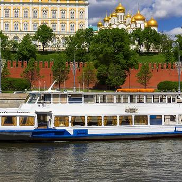 Круговая речная прогулка от парка «Зарядье» до Храма Христа Спасителя