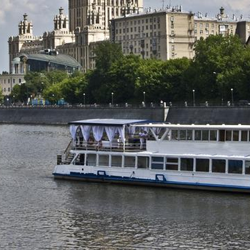 «Обзорный маршрут» речная прогулка по Москве-реке от Кремля до Киевской на теплоходе «Алексия» и «Августина»