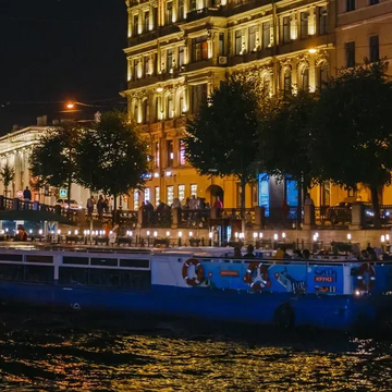 Ночная прогулка «Романтичный саксофон» на теплоходе со стеклянной крышей