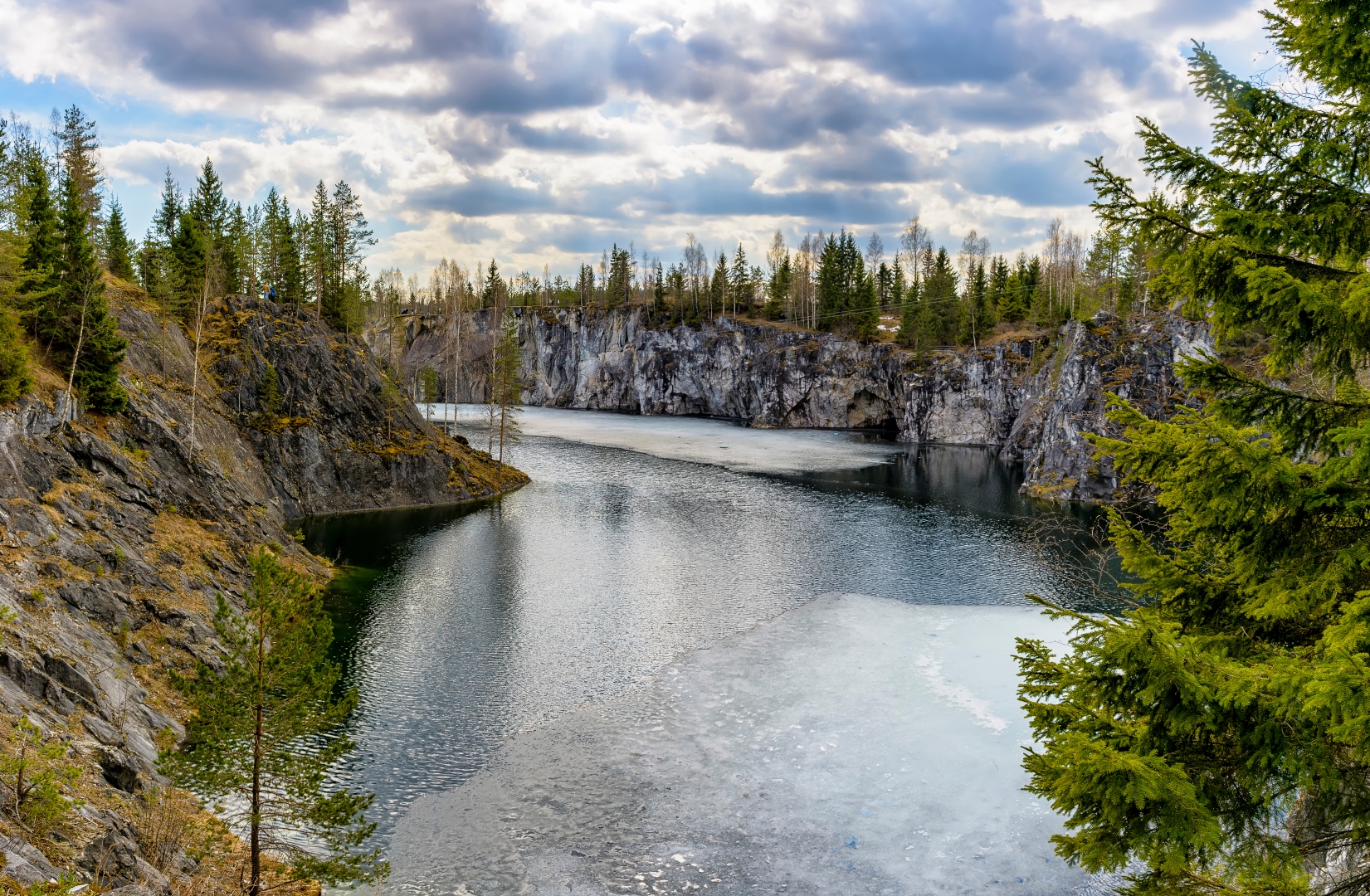 Однодневная экскурсия в Карелию «Мраморный каньон Рускеала и карельские водопады» со скидкой до 21%