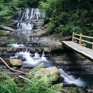 Экскурсия «Змейковские водопады» на мотоциклах со скидкой до 25%