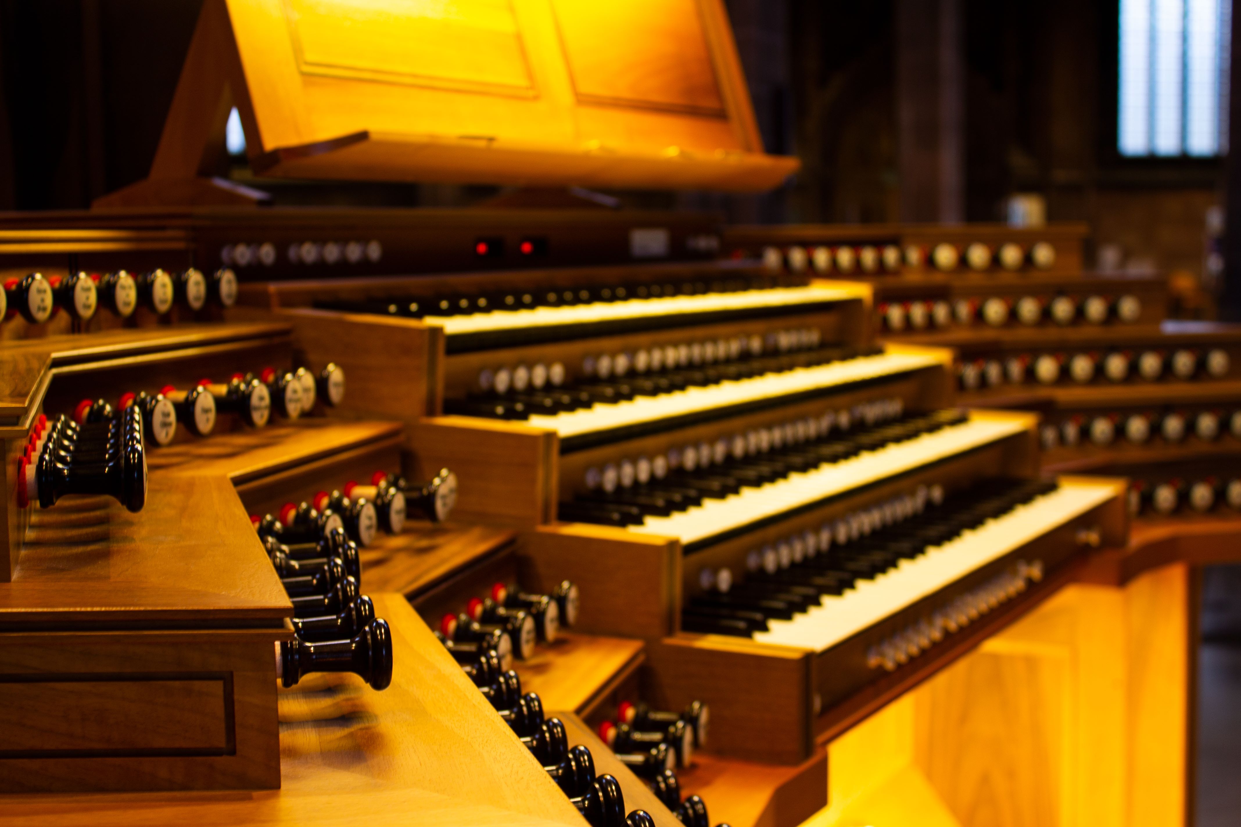 Органный концерт при свечах «Топовые саундтреки и вселенная Баха» со скидкой 30%