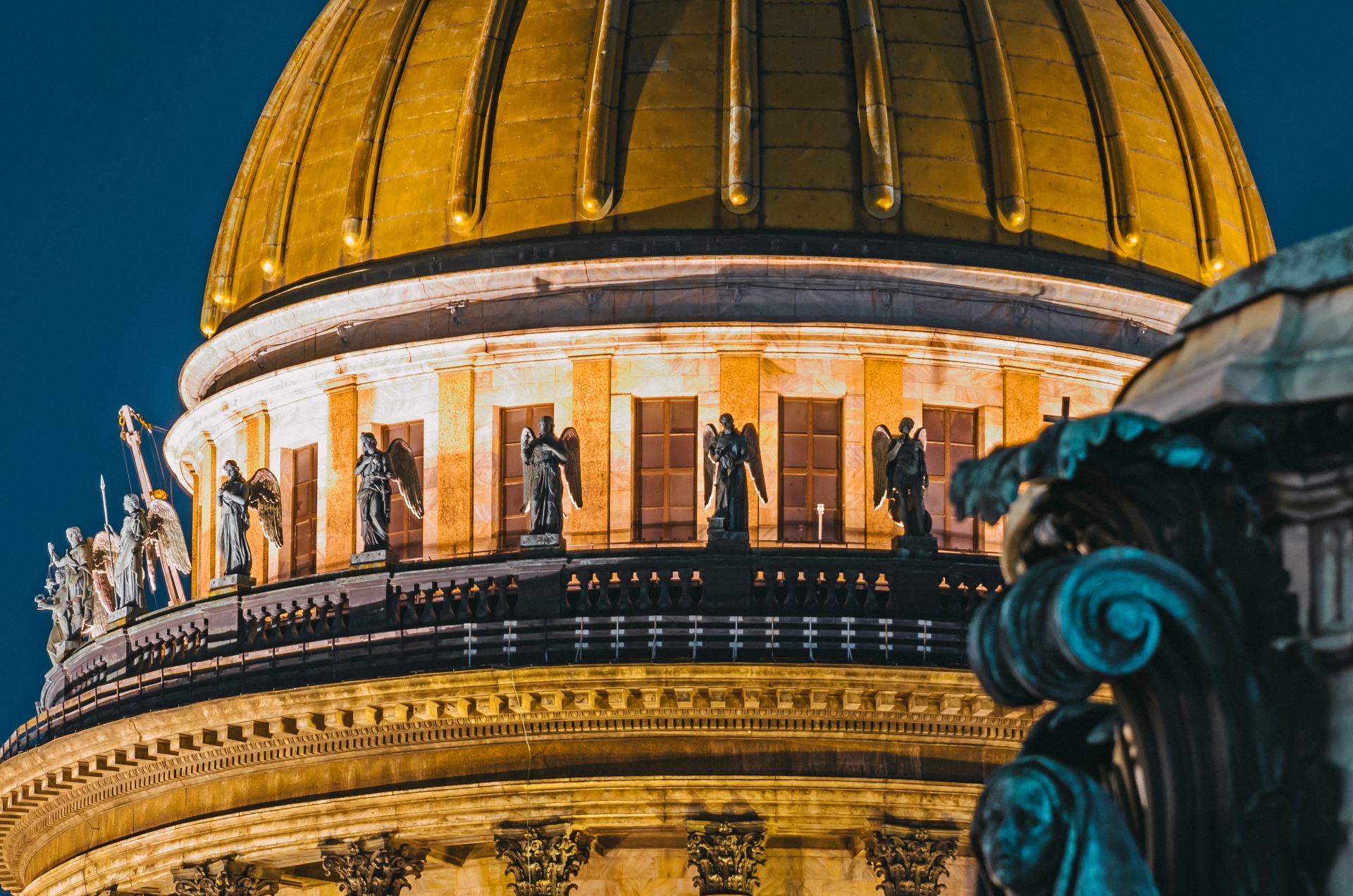 Автобусная обзорная экскурсия с входными билетами на колоннаду Исаакиевского собора со скидкой до 26%