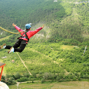Индивидуальная экскурсия в Скайпарк, форелевое хозяйство и Ахштырскую пещеру со скидкой 20%