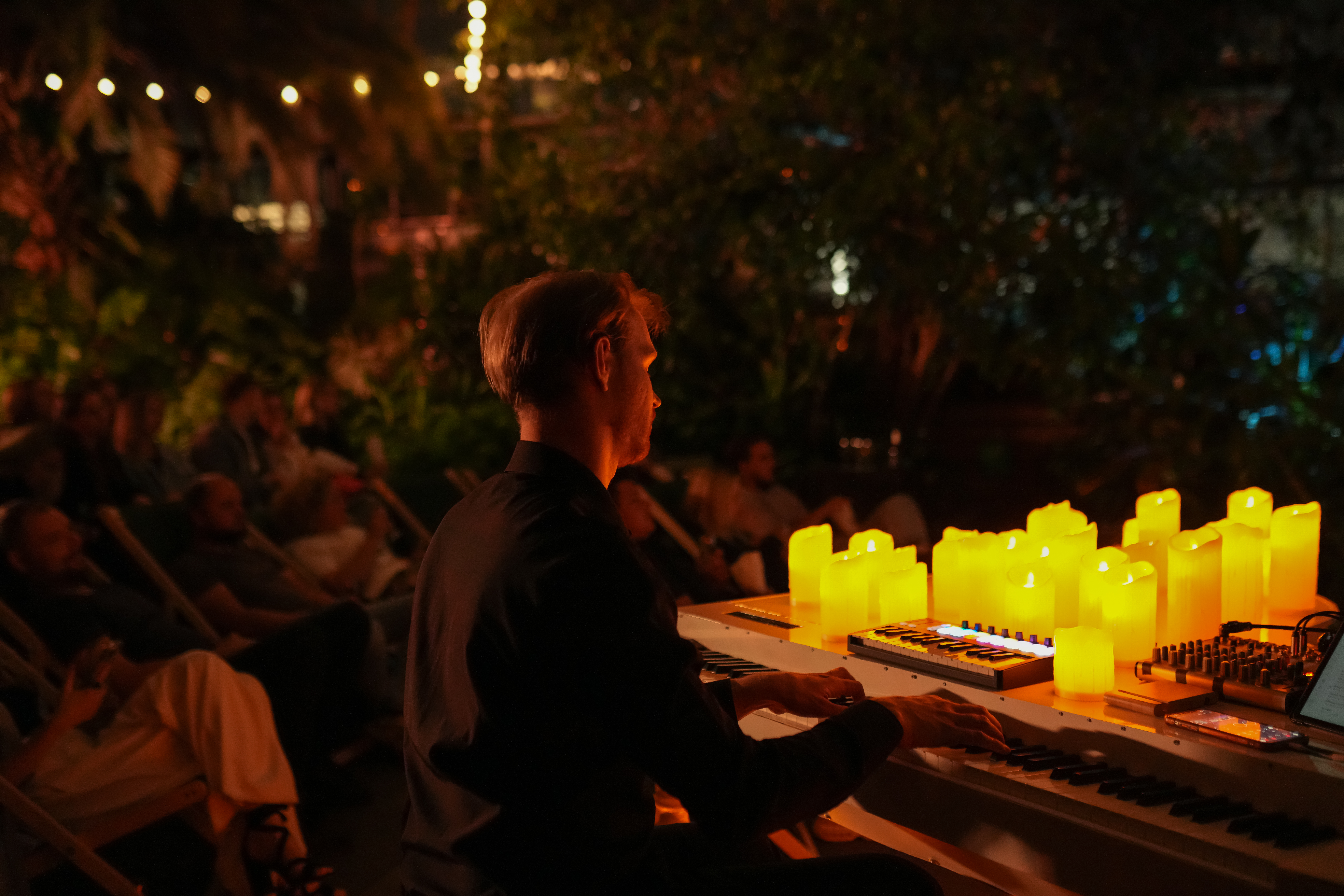 Концерт «Магия свечей. Саундтреки к фильмам: Гарри Поттер, Интерстеллар, 1+1» в Оранжерее со скидкой 40%