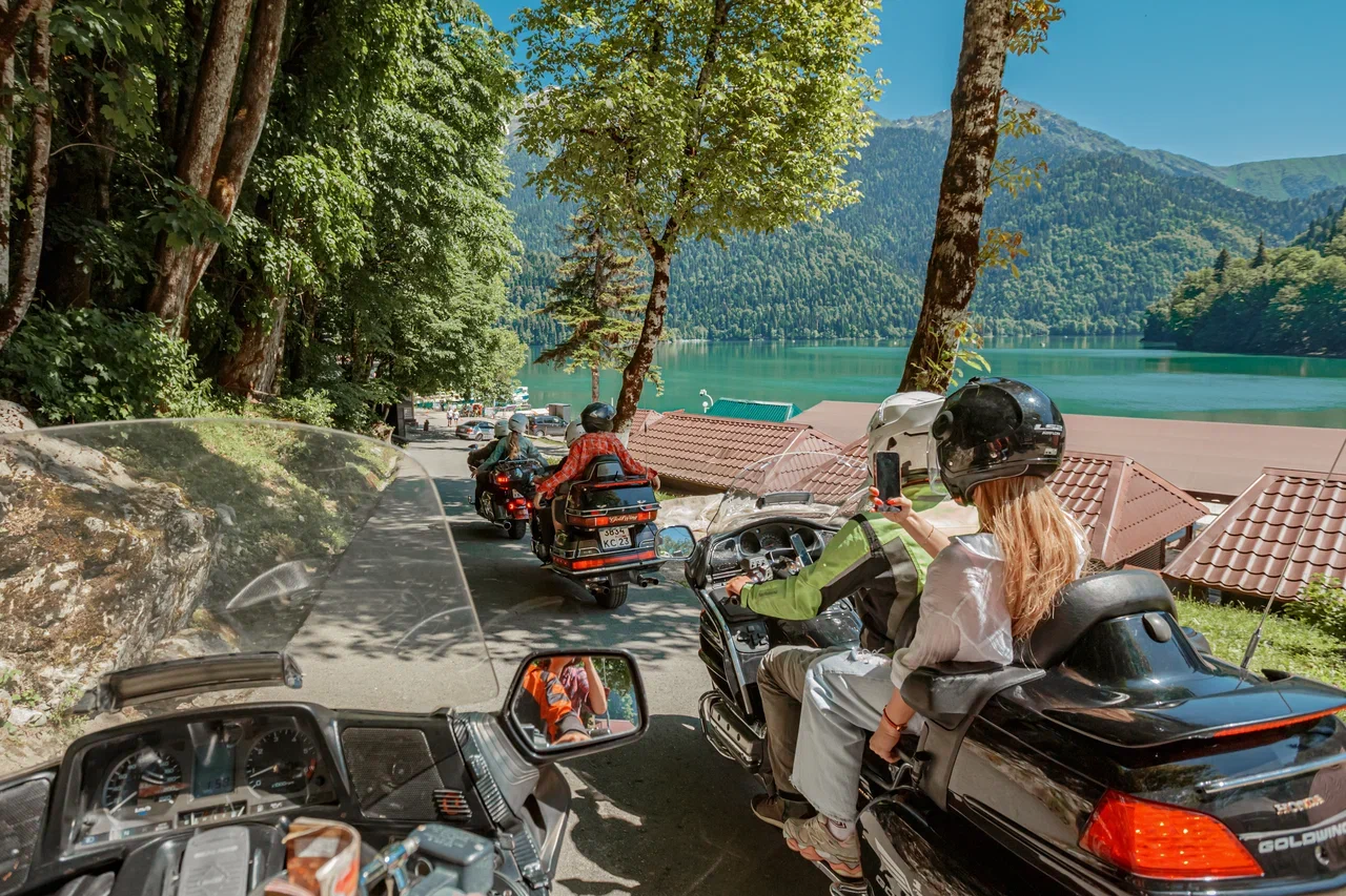 Экскурсия на мотоциклах «Озеро Рица» со скидкой до 26%