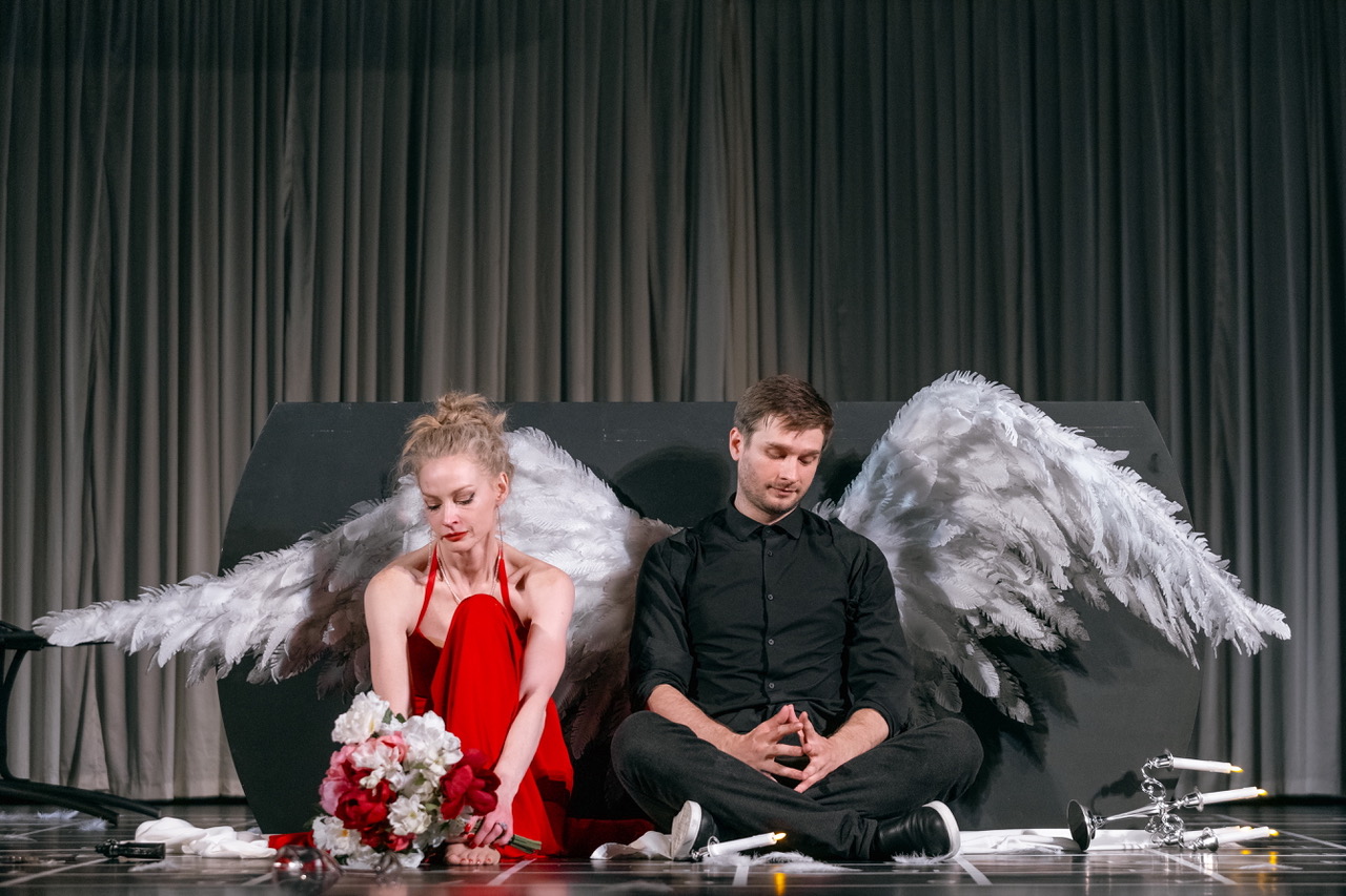 Спектакль «Зал ожидания» со Светланой Ходченковой и Александром Метёлкиным