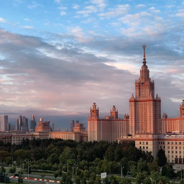 Автобусная экскурсия «Сталинские высотки: символ советской эпохи»