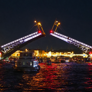 Джазовый круиз в ночь разводных мостов с аудиоэкскурсией на двухпалубном теплоходе премиум-класса со скидкой до 60%