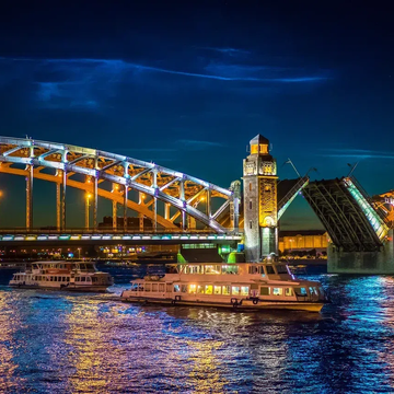 «Морской фасад и разводные мосты» с экскурсией и живой музыкой со скидкой до 72%