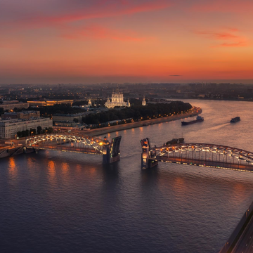 Ночная прогулка «Романтика разводных мостов» на двухпалубном теплоходе со скидкой до 50%