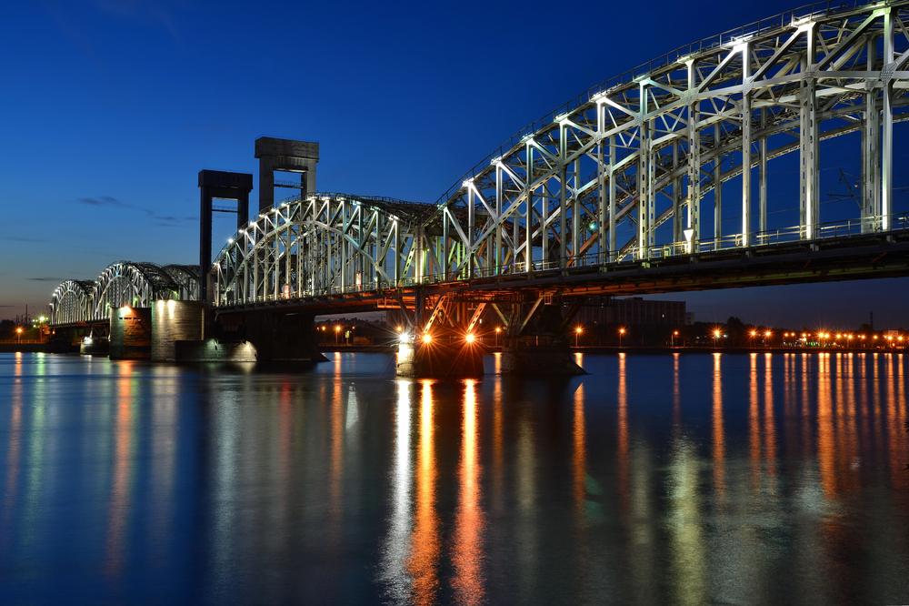 Ночная прогулка «Мосты Невы. ПЛЮС ДВА разводных моста» на скоростном теплоходе «Соларис»