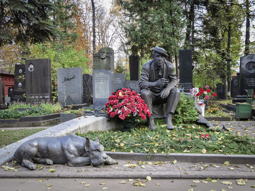 Экскурсия «Новодевичье кладбище и его главные скульптуры» со скидкой 25%